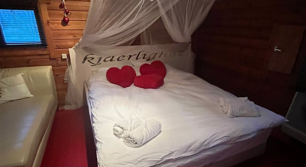 Main image on product details page